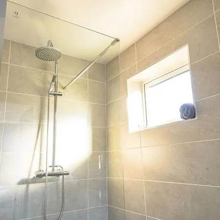 No 1 Kinvara House * קיל איירן